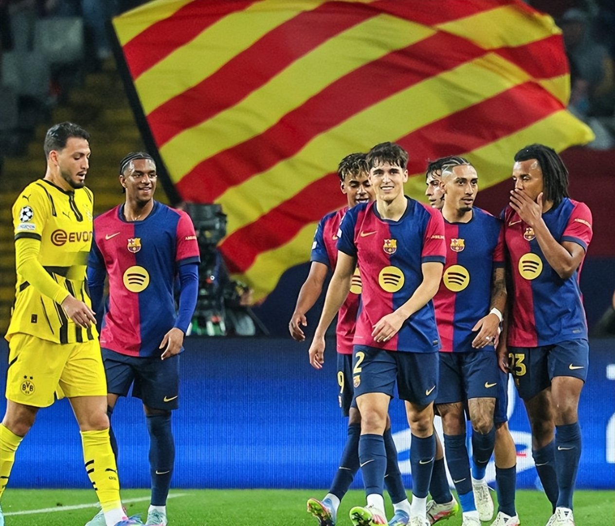 开云官网-清晨突围战来临，多特蒙德围绕欧联调整名单，质疑声仍在，轮换策略成焦点